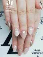Meilleur vernis à ongles en gel beige clair Victoria VYNN 041