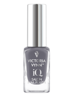 vernis à ongles gris foncé